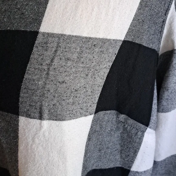 Old Navy Flannel Shirt | Size XL - Picture 2 of 3